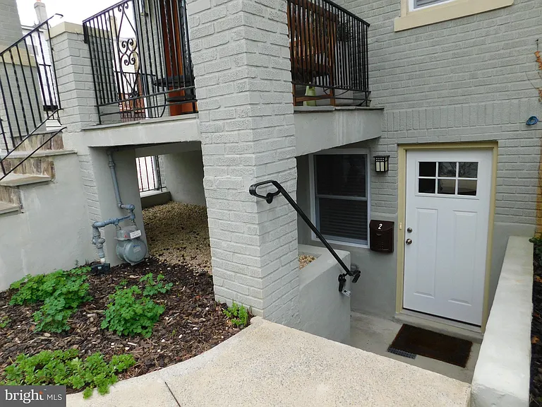 308 Webster St NW — Photo 4