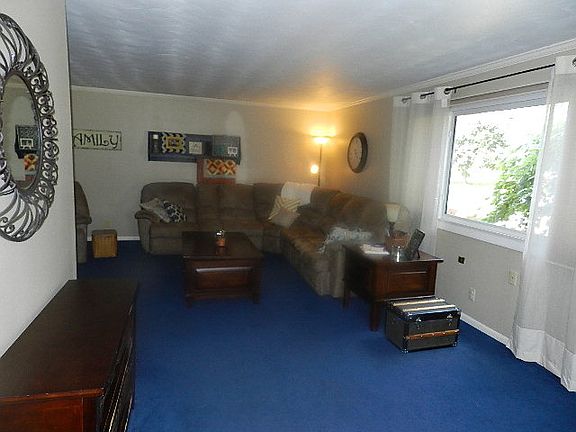 3rd image of 447 Edgefield Dr