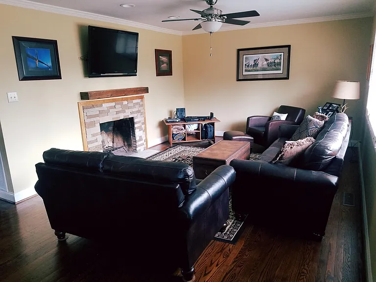 1301 Mockingbird Ln — Photo 3