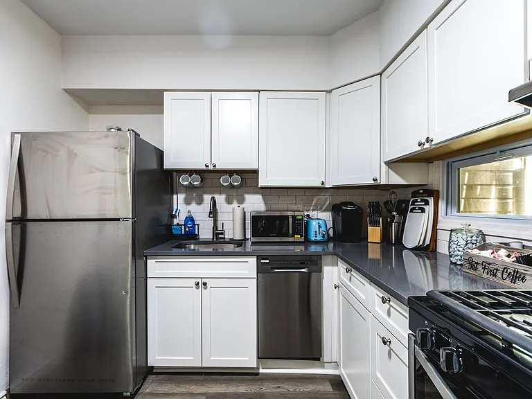 4913 Yew St — Photo 4