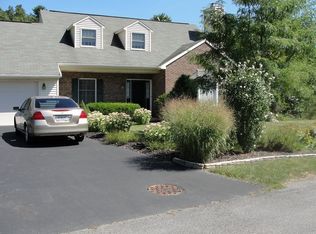 2 Delehunt Dr, East Greenbush, NY 12061