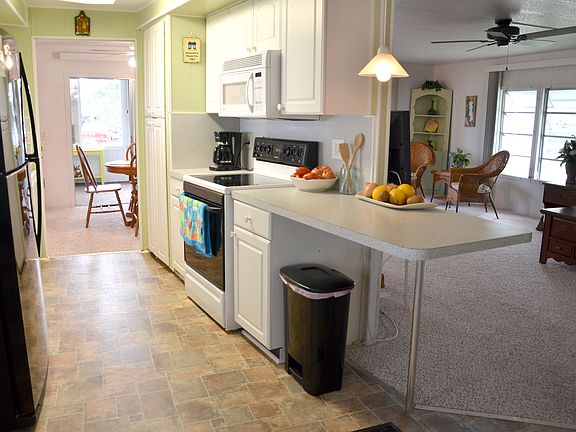 4th image of 6 N Warner Dr