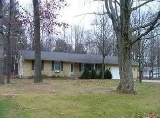 691 Pinewood Dr, Midland, MI 48640