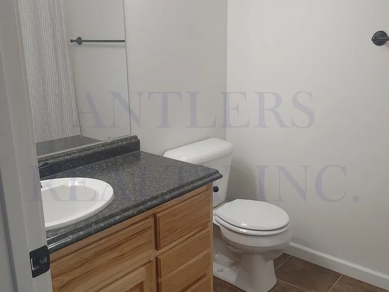 1190 E Adams St — Photo 5