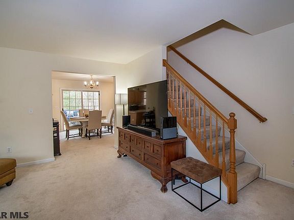 5th image of 652 Oakwood Ave APT E