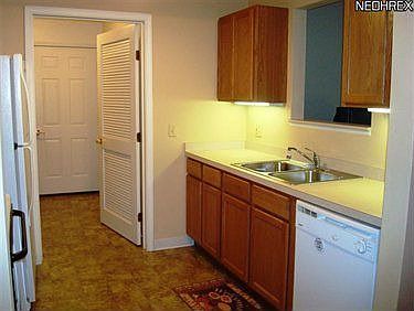 3rd image of 9658 Sylvan Ln Unit 9658