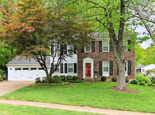 8716 Queen Elizabeth Blvd, Annandale, VA 22003