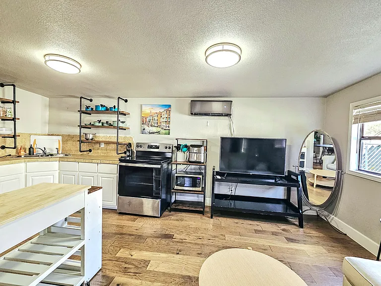 2227 Washington Ave — Photo 12