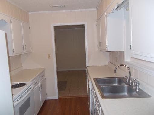 4th image of 218 Glover Dr