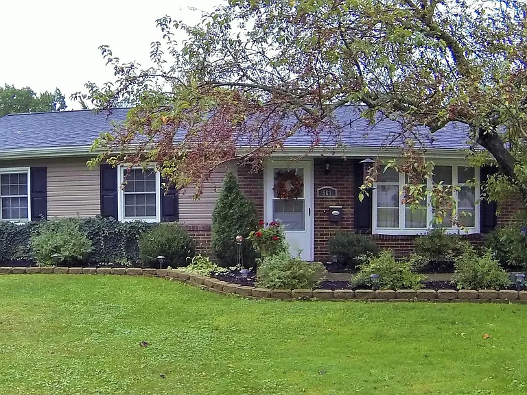 563 Janet Dr — Photo 1
