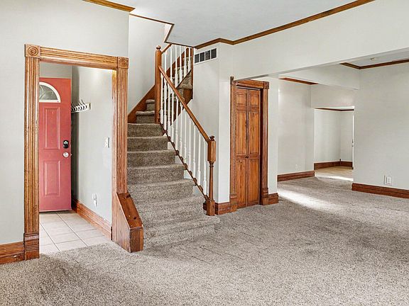 4th image of 617 W Green St