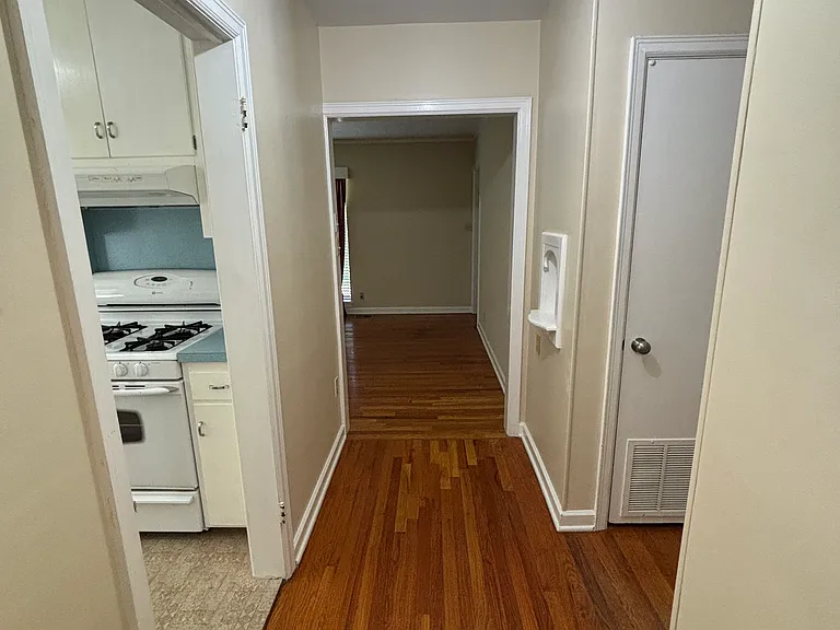 823 S Blakely St — Photo 3