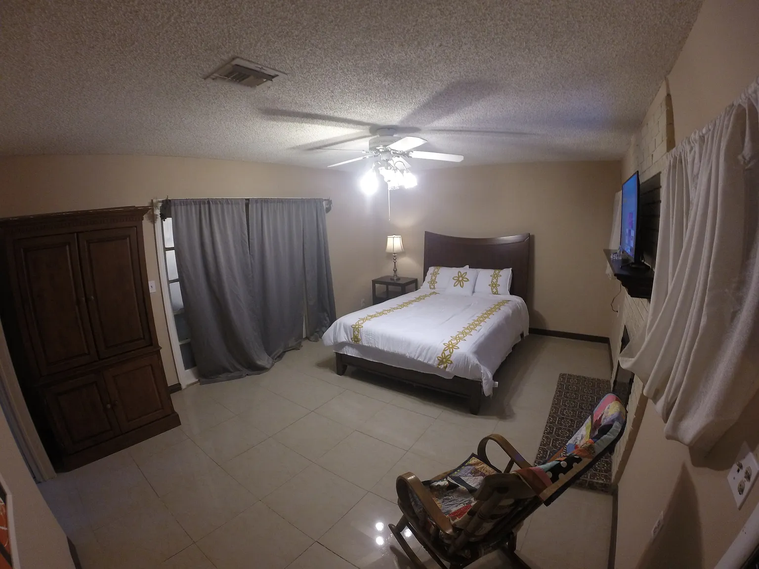 6 bed, 1501 sqft, $1,200 — Photo 1
