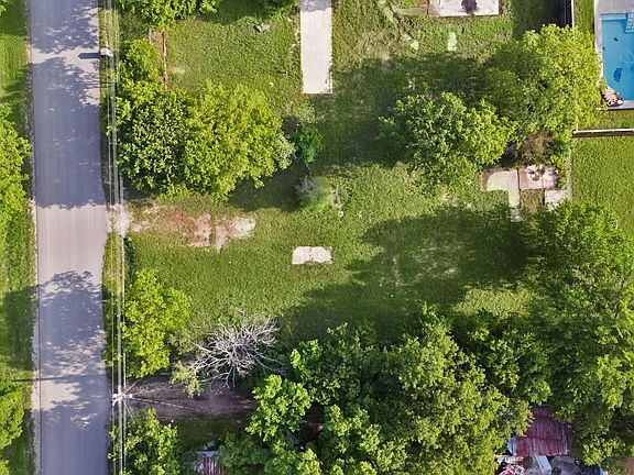 4th image of 226 Carson St