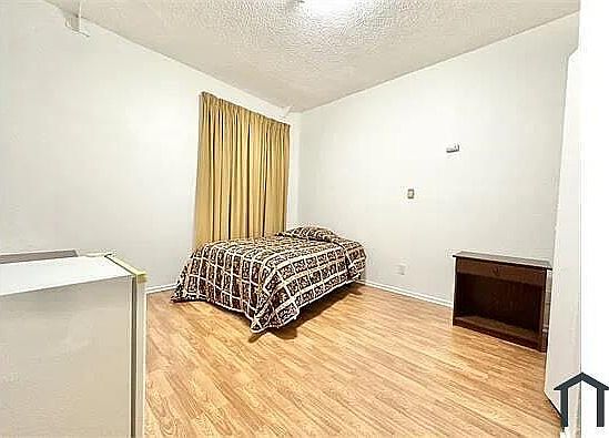 2nd image of 701 S Broadway