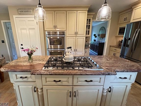 4th image of 77 Plum Brook Road