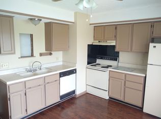 21 Shenandoah Ave #A, Jacksonville, IL 62650