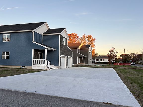 Huge driveway with plenty of parking