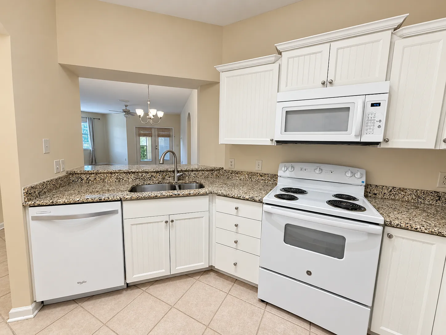 3 bed, 2.0 bath, 1448 sqft, $2,000 — Photo 3