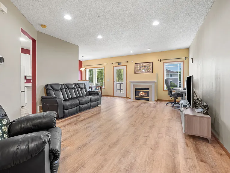 5048 Yuma Ln N — Photo 2