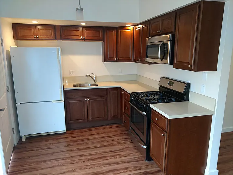 250 N 11th St #B — Photo 6