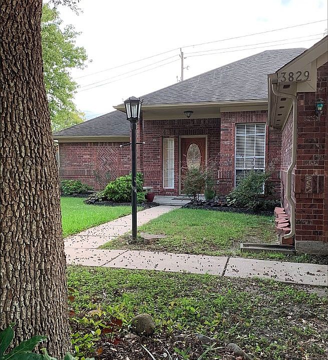 1st image of 3829 Pin Oak Dr N