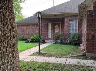 3829 Pin Oak Dr N, Pearland, TX 77581