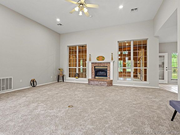 5th image of 236 Pecan Acres Ln