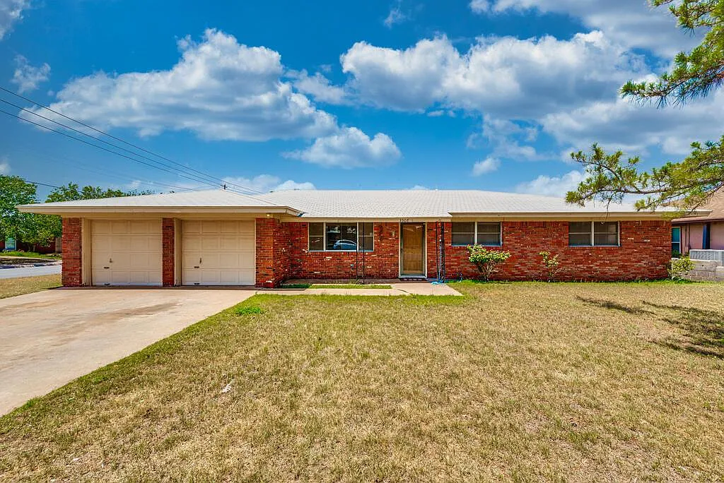 3 bed, 2.0 bath, 1884 sqft, $2,300 — Photo 1