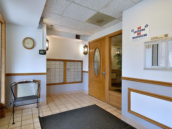 4th image of 6460 W Belle Plaine Ave APT 211