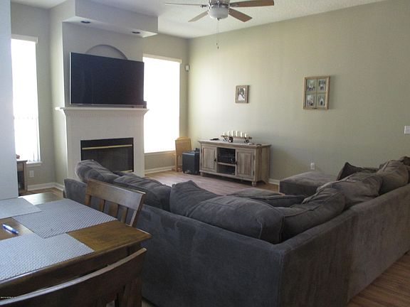 4th image of 409 Chicopee Ct