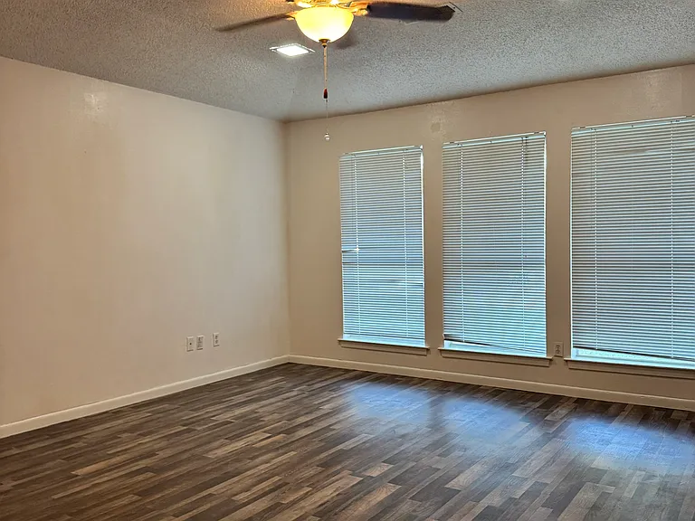 318 Candlewood Pl — Photo 3