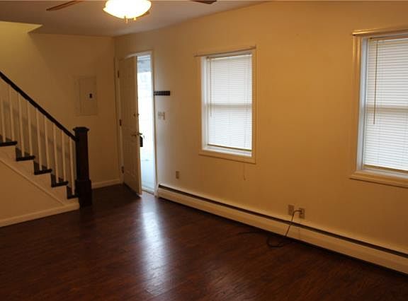 2nd image of 118 John St