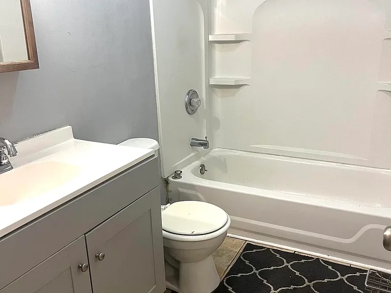 15 N Lake Ave — Photo 8