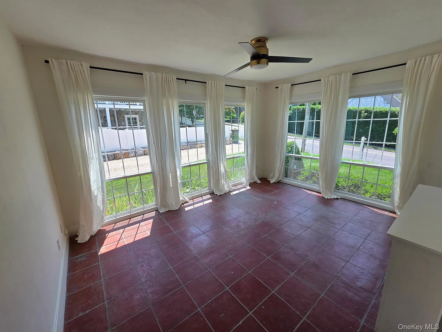 4 bed, 2.0 bath, 2000 sqft, $10,000 — Photo 2