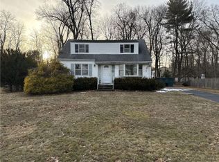 27 Harding St, Pearl River, NY 10965