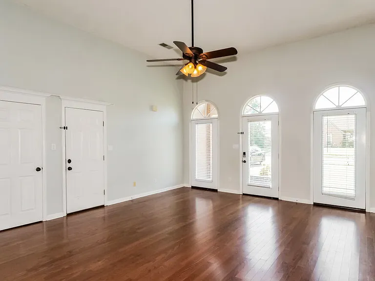 10102 Fox Hunt Dr — Photo 5
