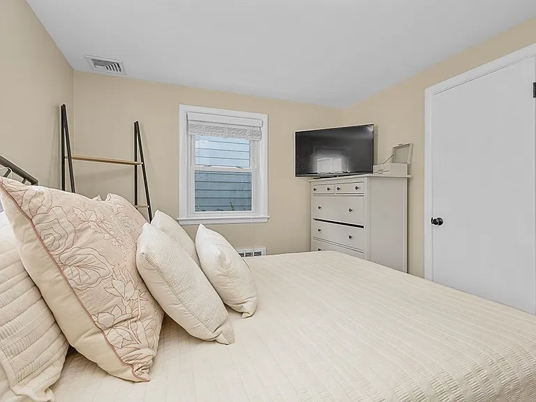 143 Perham St — Photo 24