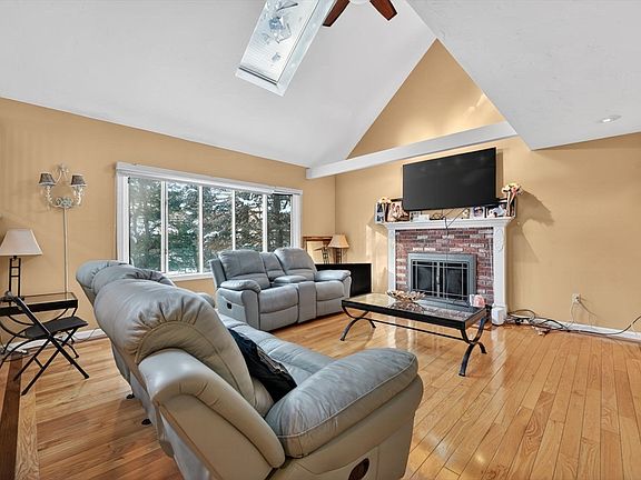 4th image of 34 Copperwood Dr