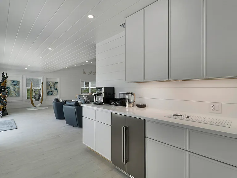 2443 E Edgewater Dr — Photo 26