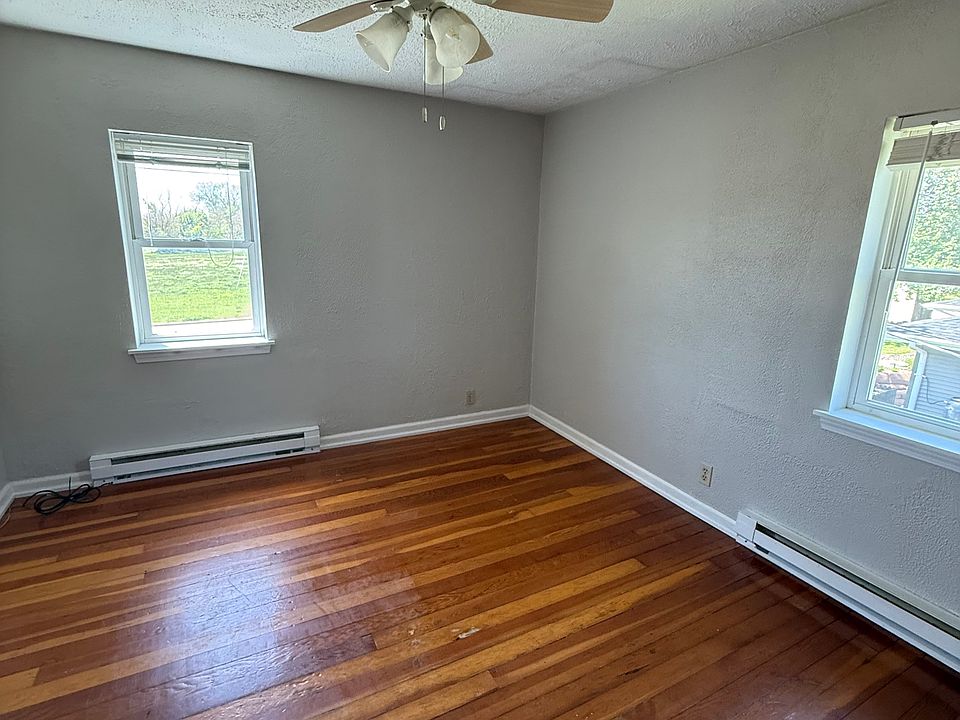 2nd image of 708 Pines Rd