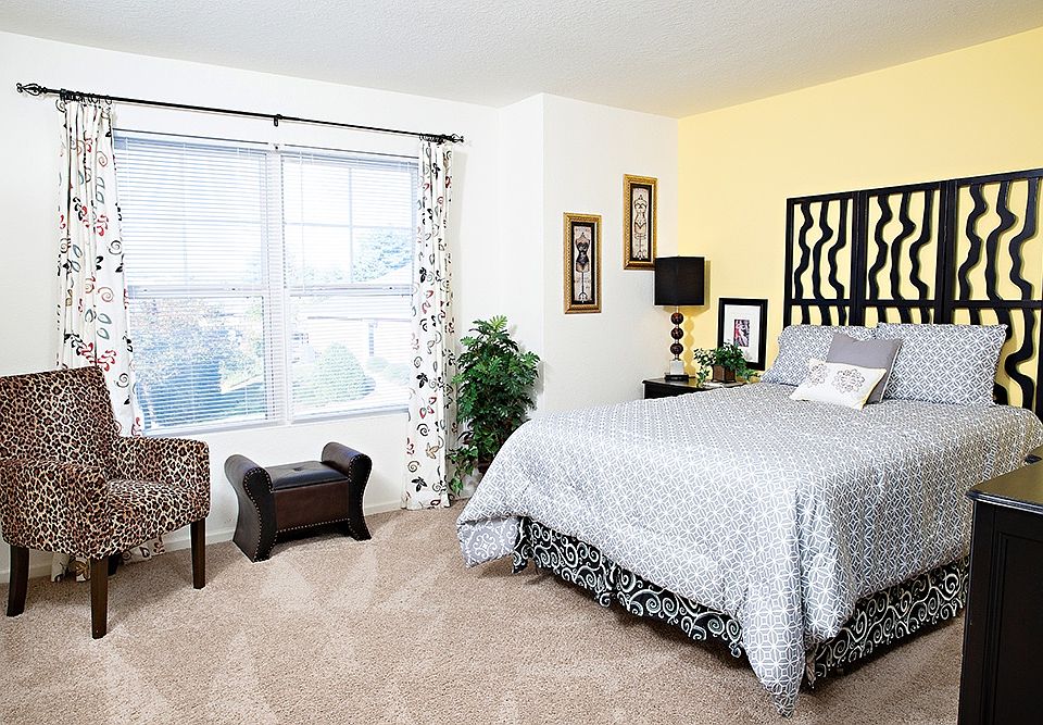 Master Bedroom with Queen Bed
