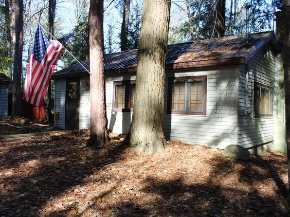 2809 Hayes Rd, Harrison, MI 48625