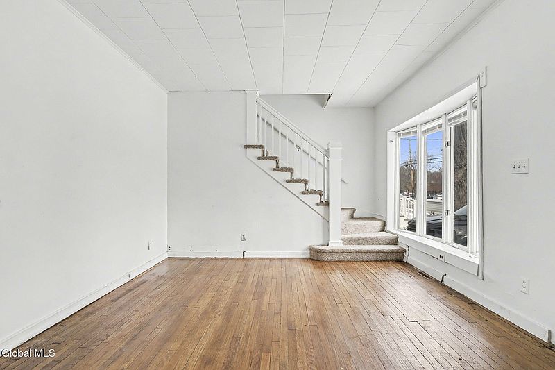 5th image of 26 Everett Road