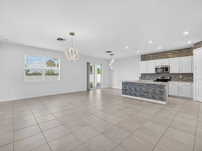 13275 NW Copper Creek Dr — Photo 6