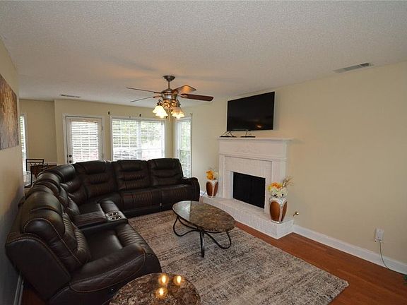 5th image of 649 Morningside Dr N