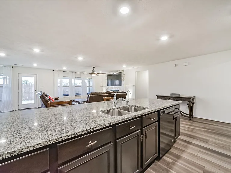 25546 Kensington Lake Dr — Photo 10