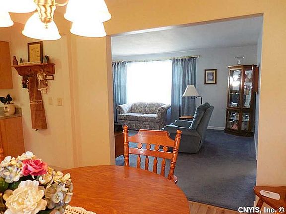 5th image of 220 Marian Dr