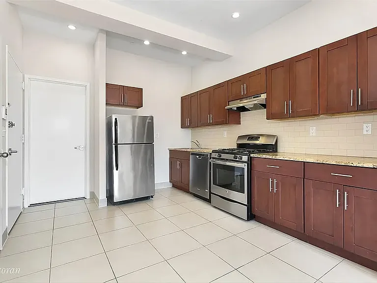 2147 2nd Ave #5A — Photo 2