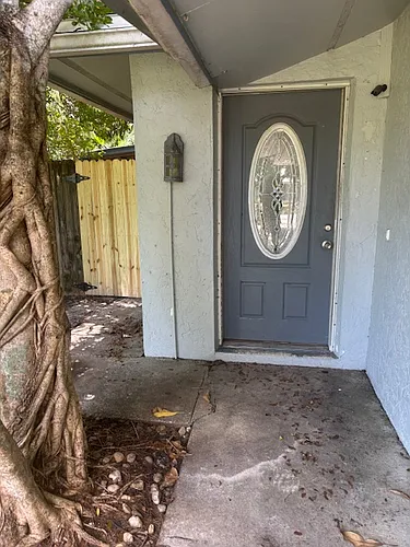 821 Indiana Ave #10 Photo 1